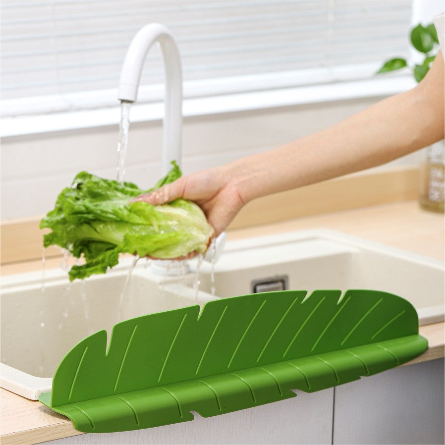Banana Leaves Sink Water Baffle – Suction Cup Anti‑Splash Plate