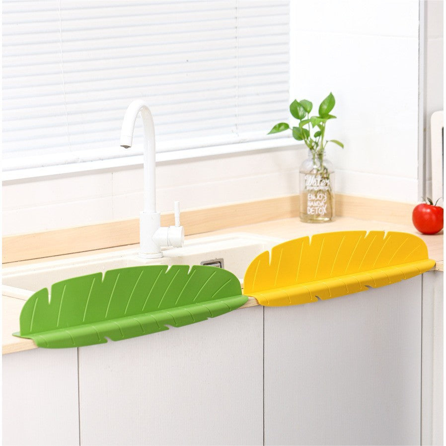 Banana Leaves Sink Water Baffle – Suction Cup Anti‑Splash Plate