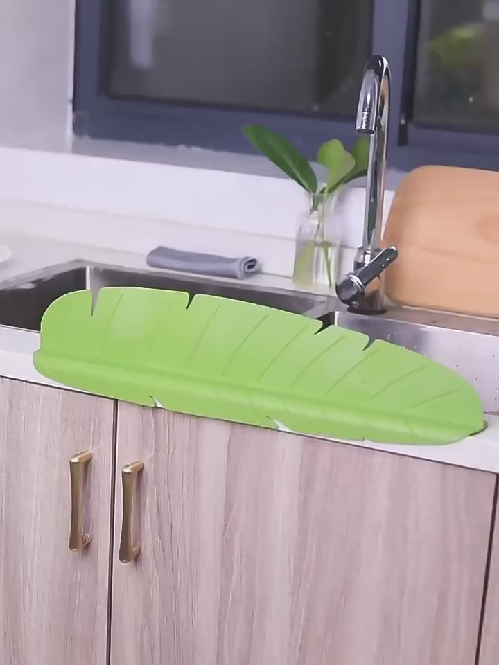 Banana Leaves Sink Water Baffle – Suction Cup Anti‑Splash Plate